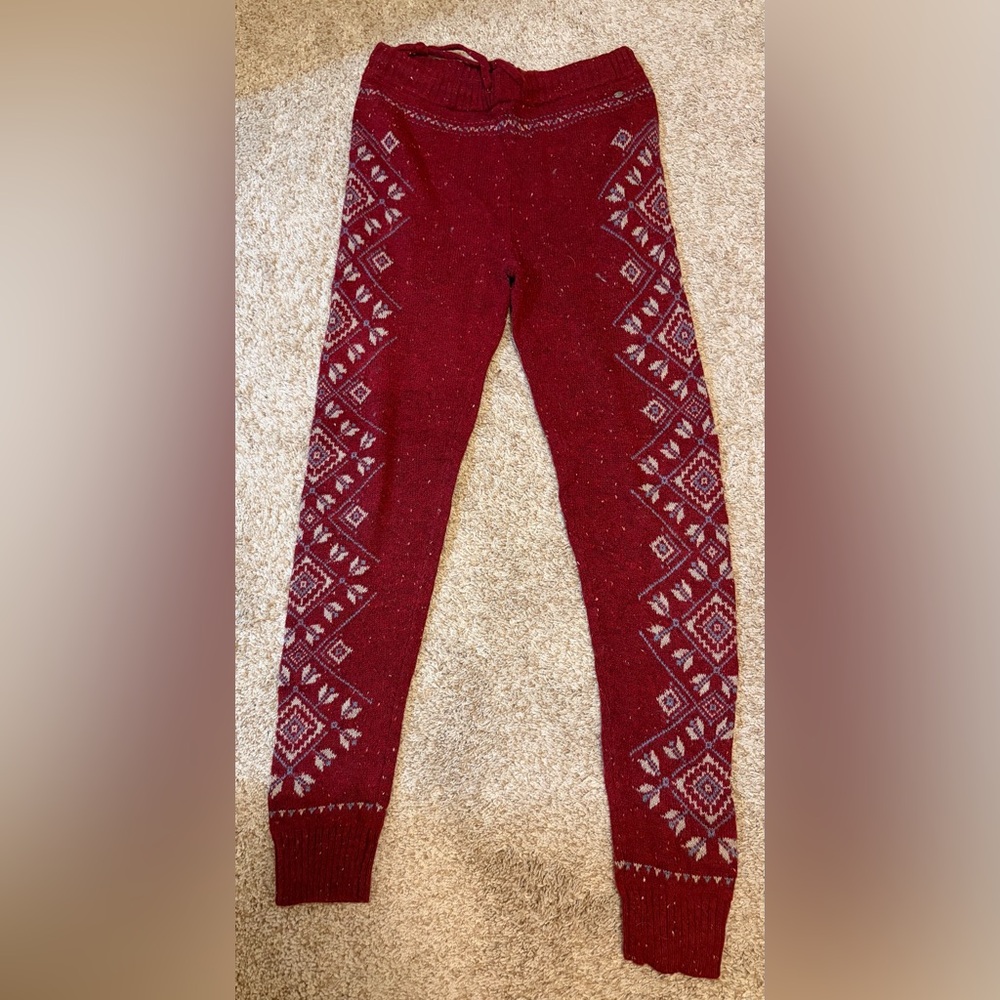 American Eagle Outfitters Burgundy and White Patterned Leggings